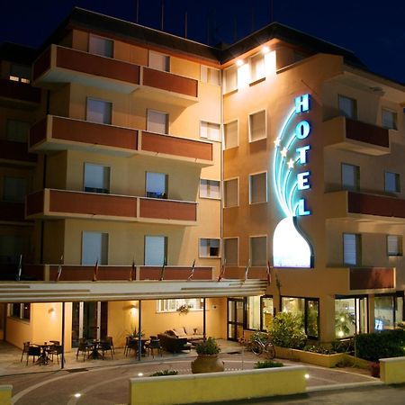 Hotel Il Delfino San Vincenzo Eksteriør billede