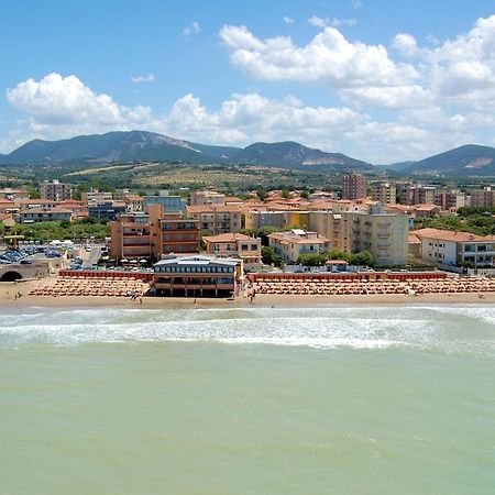 Hotel Il Delfino San Vincenzo Eksteriør billede
