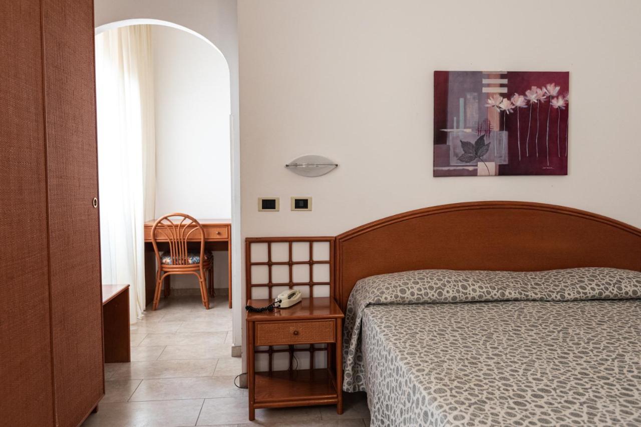 Hotel Il Delfino San Vincenzo Eksteriør billede