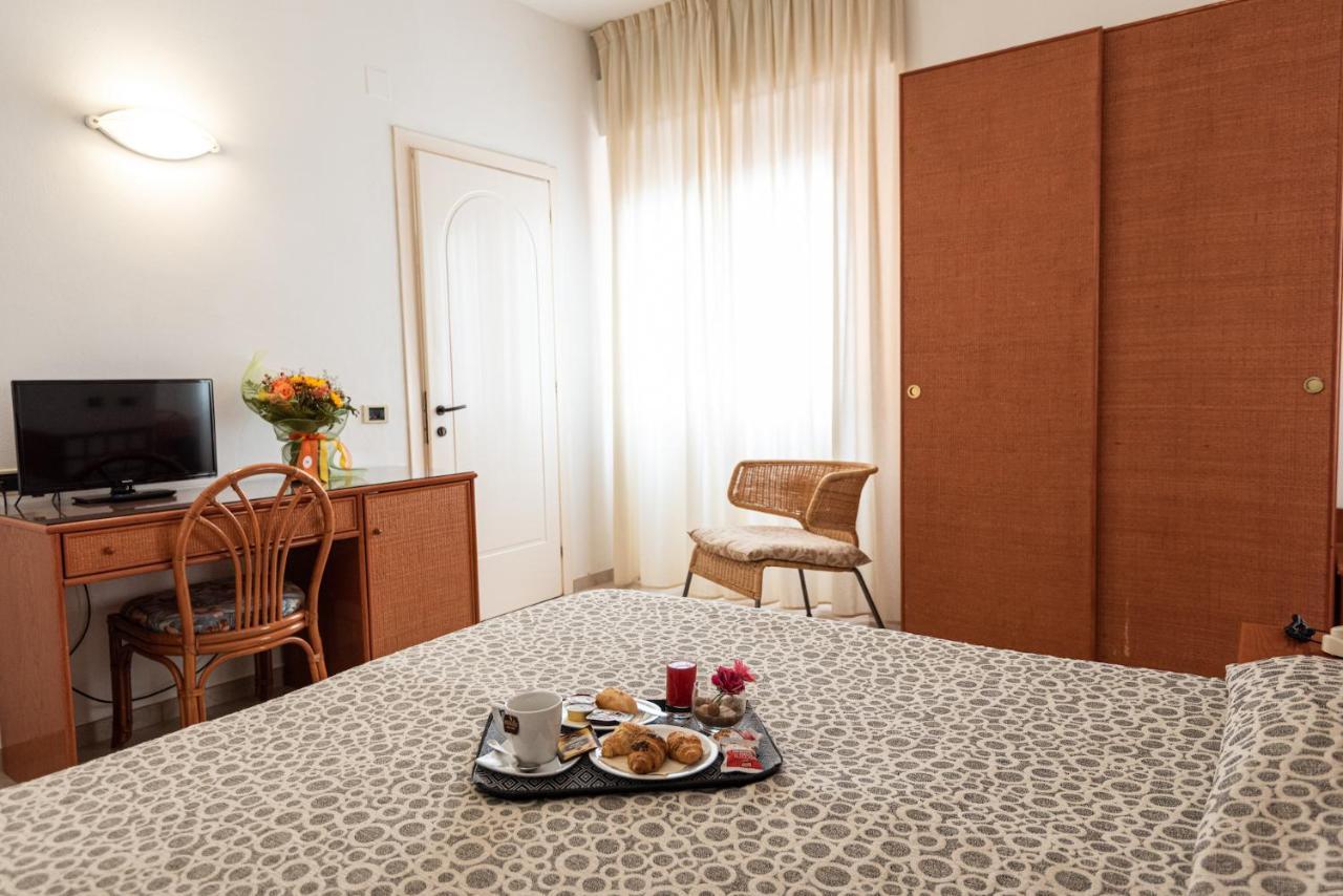 Hotel Il Delfino San Vincenzo Eksteriør billede