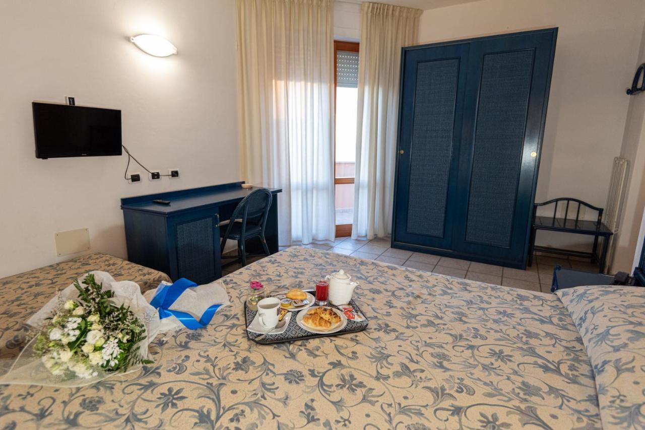 Hotel Il Delfino San Vincenzo Eksteriør billede