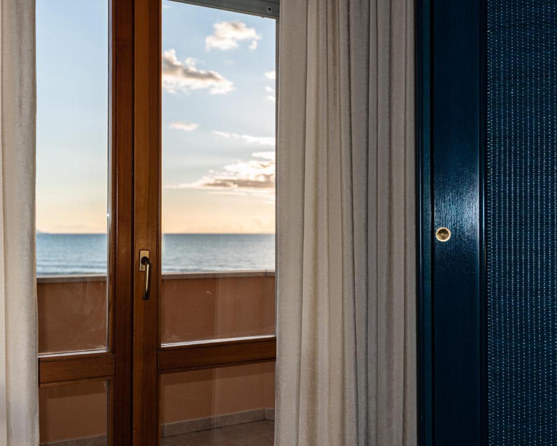 Hotel Il Delfino San Vincenzo Eksteriør billede