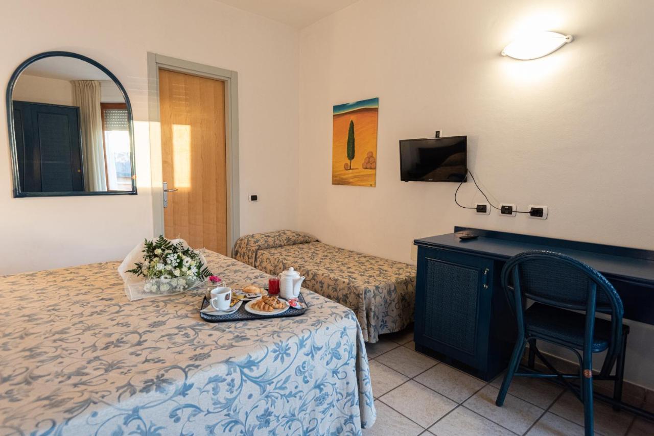 Hotel Il Delfino San Vincenzo Eksteriør billede
