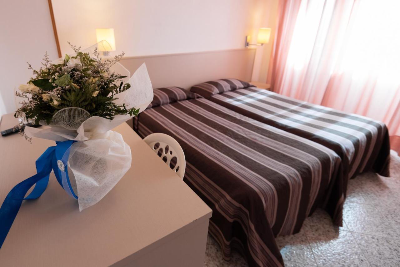Hotel Il Delfino San Vincenzo Eksteriør billede