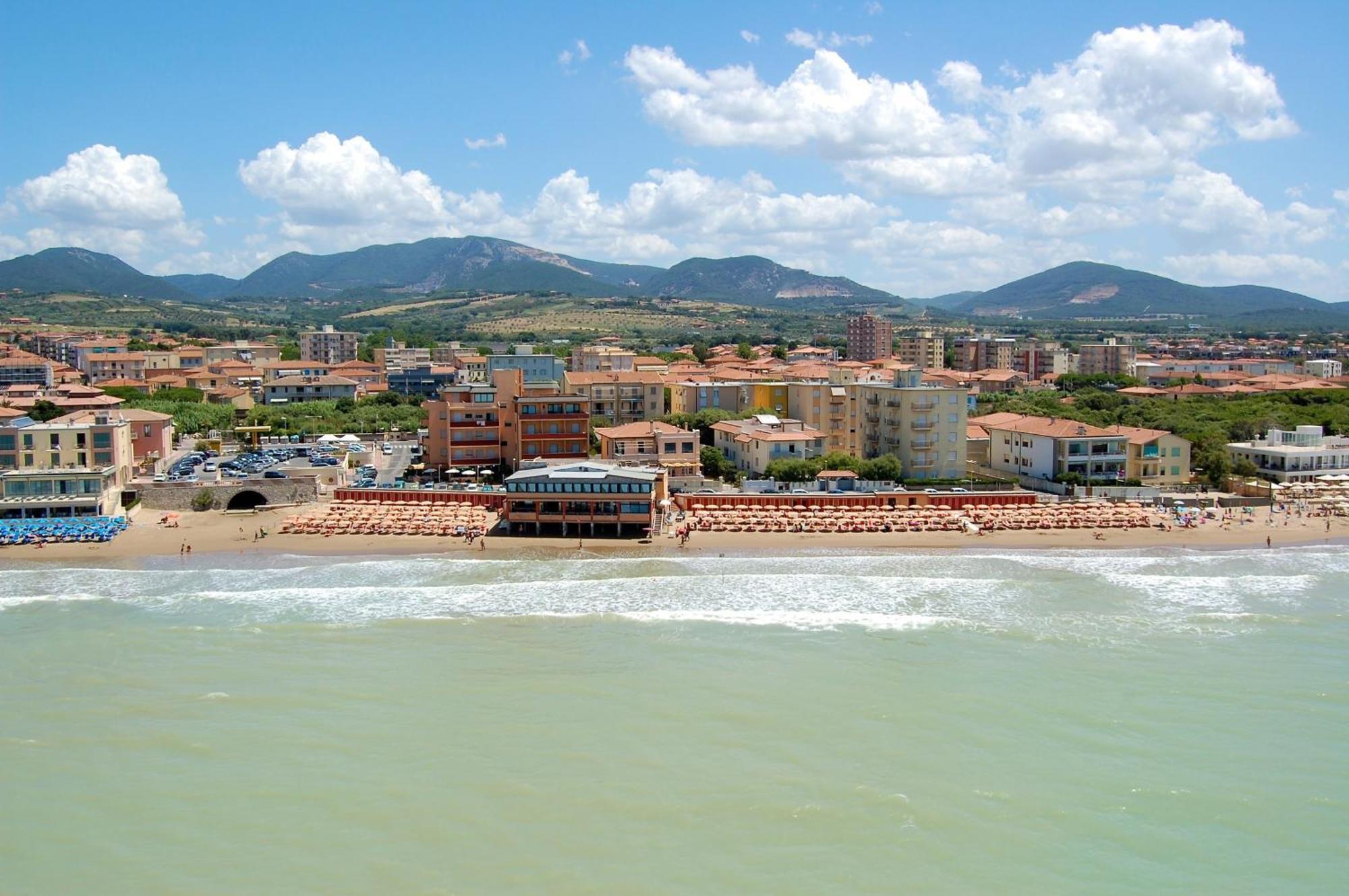 Hotel Il Delfino San Vincenzo Eksteriør billede