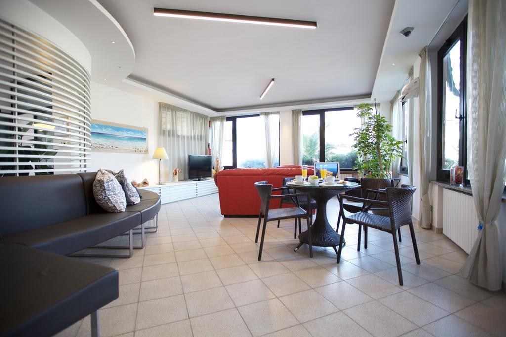 Hotel Il Delfino San Vincenzo Eksteriør billede