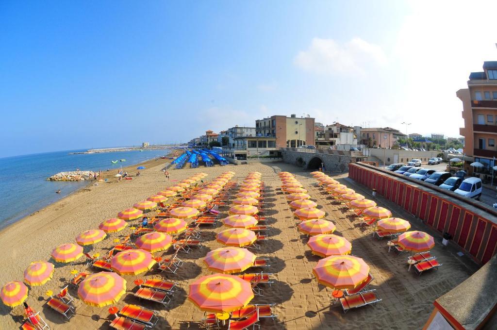 Hotel Il Delfino San Vincenzo Eksteriør billede