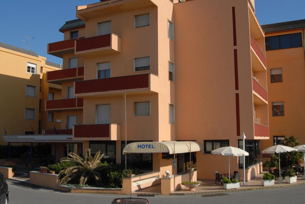 Hotel Il Delfino San Vincenzo Eksteriør billede