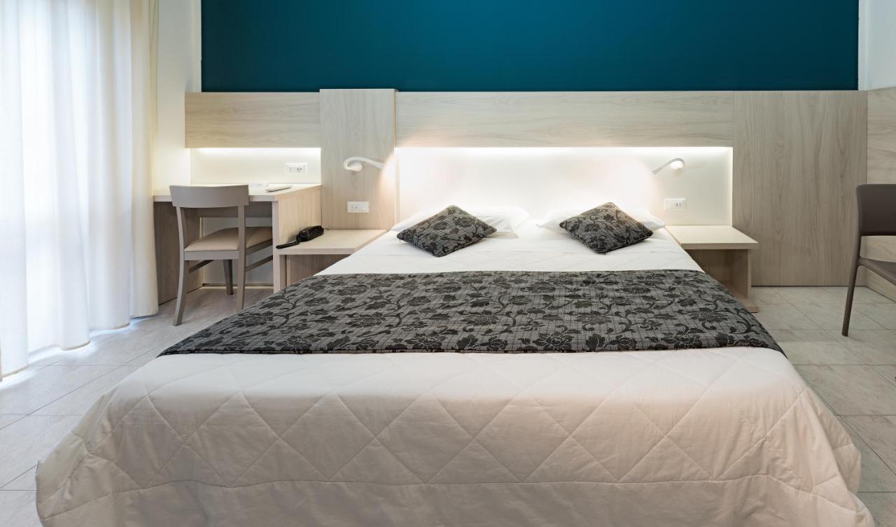 Hotel Il Delfino San Vincenzo Eksteriør billede