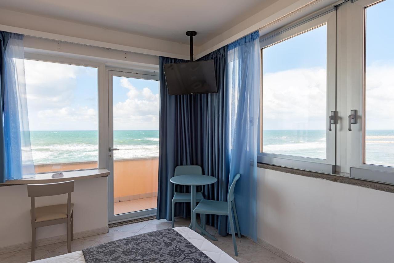 Hotel Il Delfino San Vincenzo Eksteriør billede