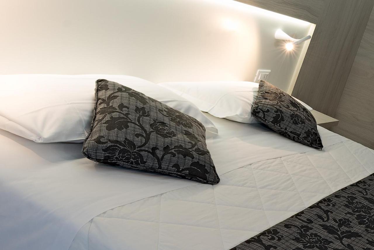 Hotel Il Delfino San Vincenzo Eksteriør billede